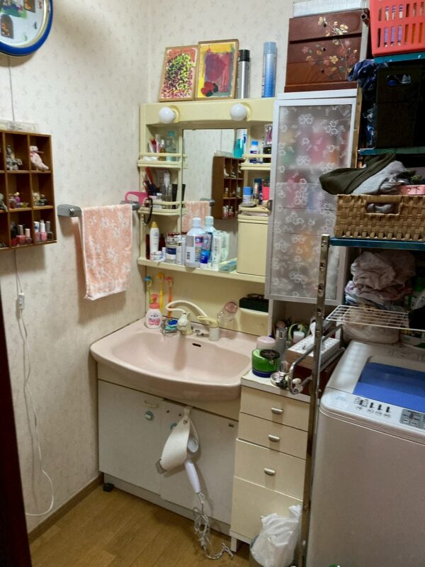 施工前の洗面所