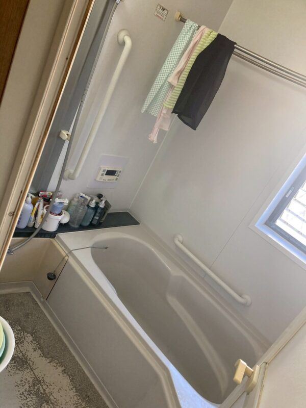 施工前の浴室